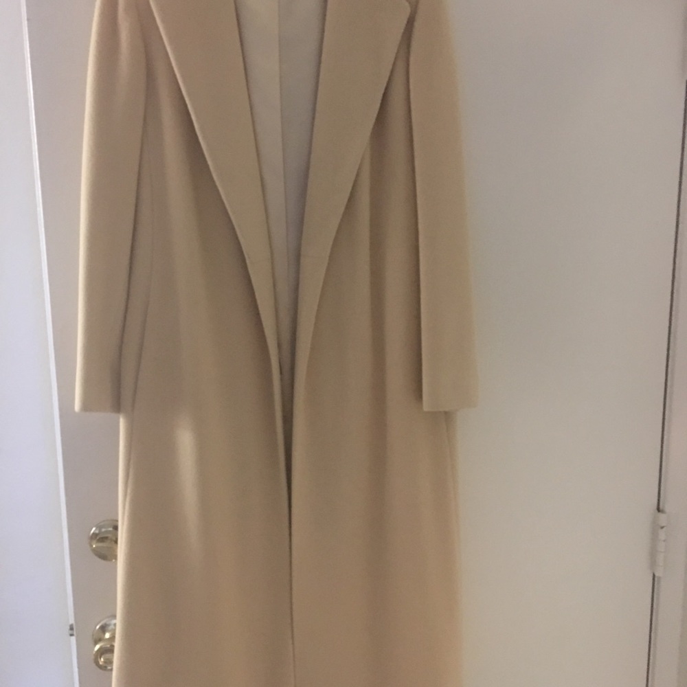 Neiman  Marcus Tan Cashmere long coat